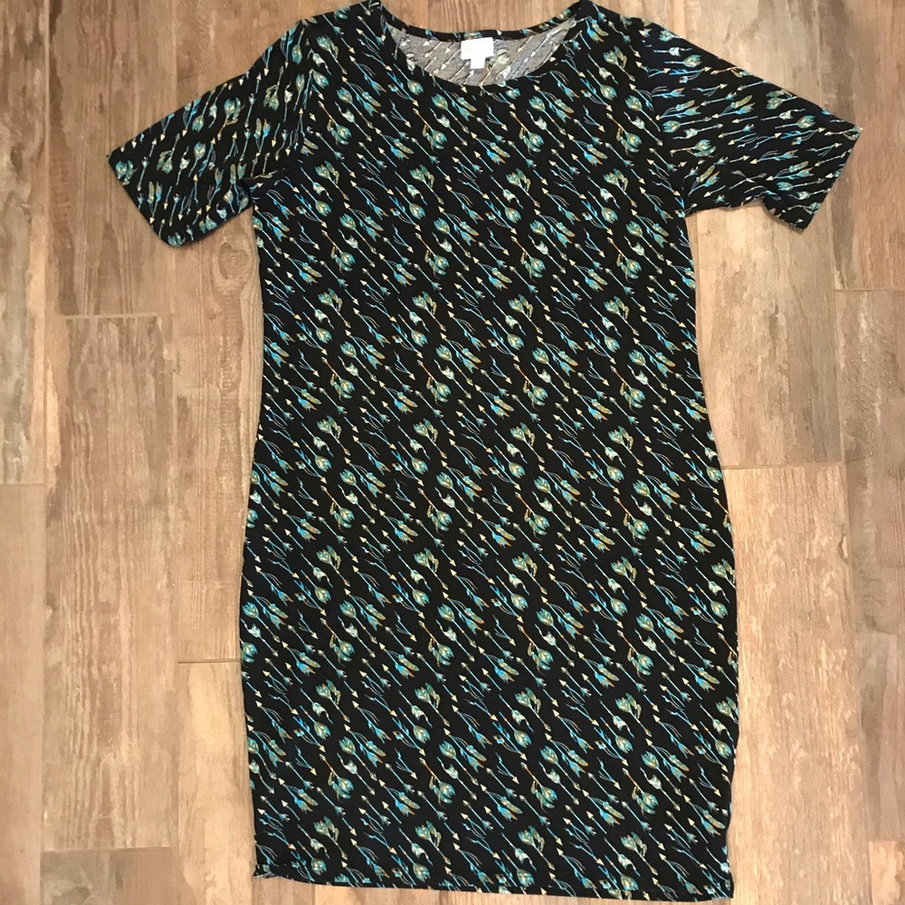 Lularoe Carly dress with feather/arrow print